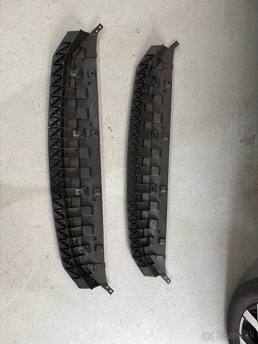 Octavia 3 naraznik maska lišta svetlo - 12