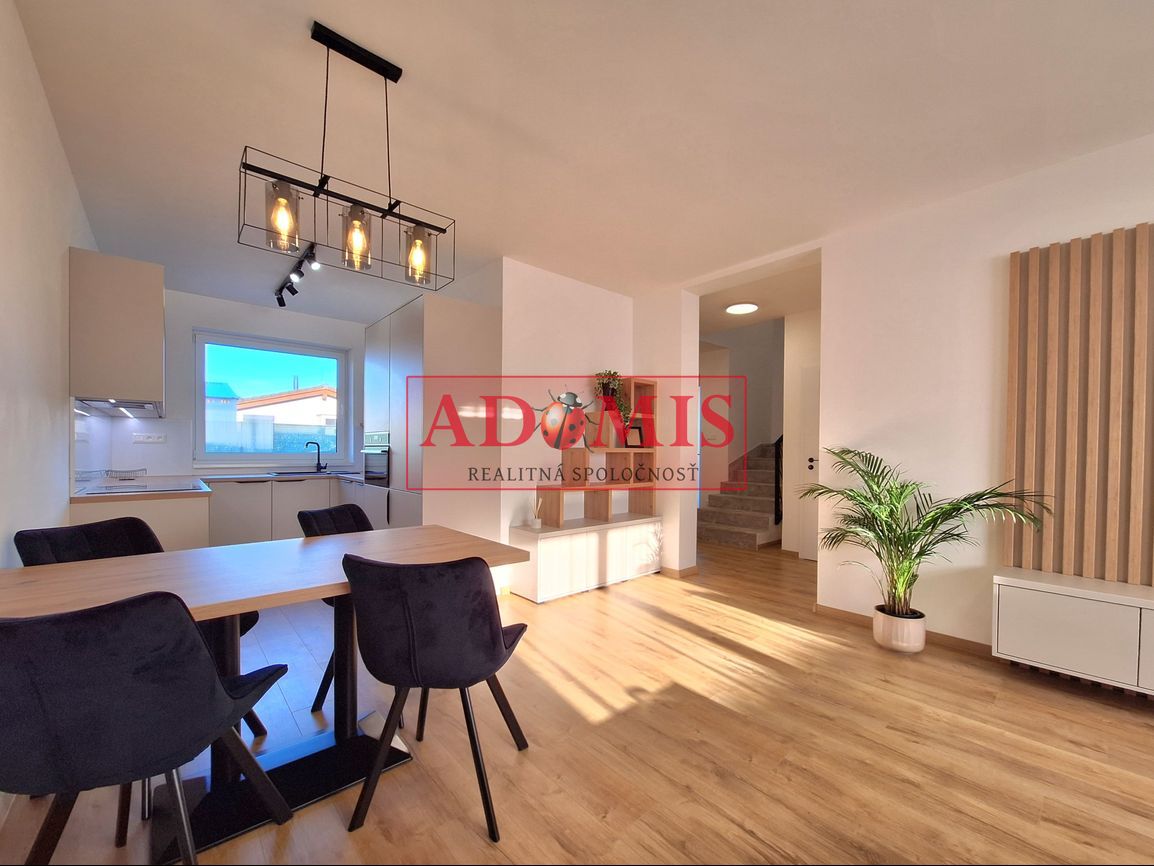 ADOMIS - predám moderný 5izbový RD v Košiciach, predzáhradka - 12