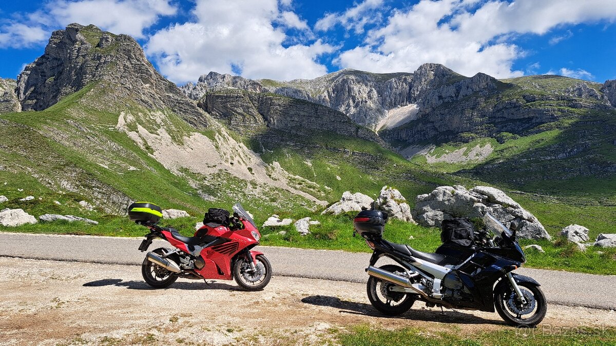 Honda VFR 800 F, posledny model 2014-2021,kup SR, minimum km - 12