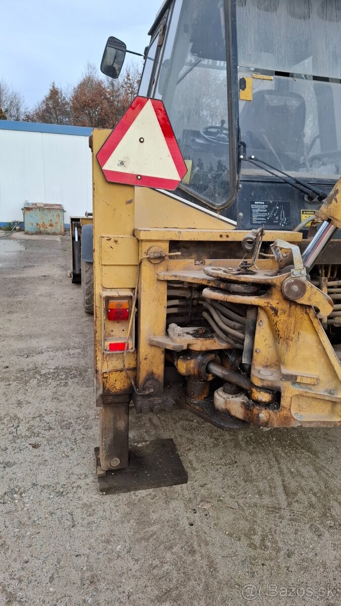 CATERPILLAR 428 B - 12