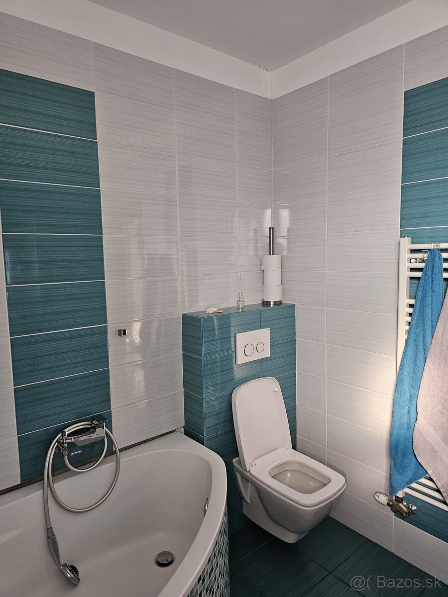 Na predaj moderný 4-izbový rodinný dom v krásnej obci Valča - 12