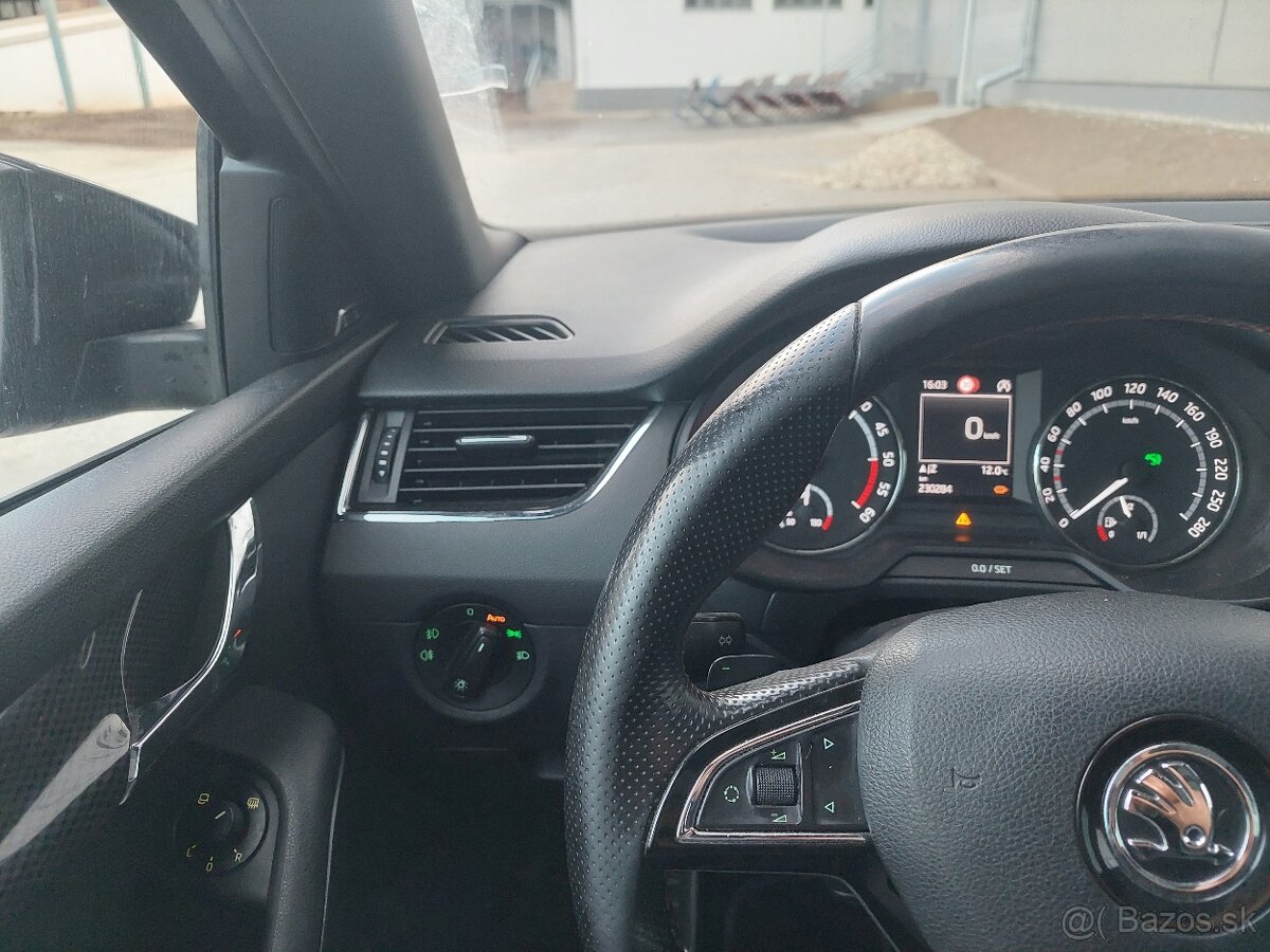 Škoda Octavia Combi 2.0 TDI DPF RS DSG - 12