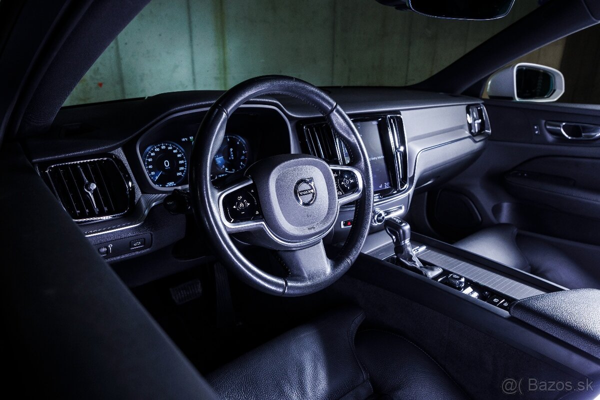 Volvo V60 CC AWD D4 diesel, ťažné, kamera, odpočet DPH - 12