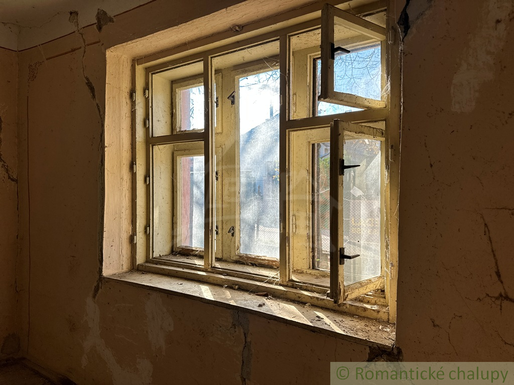 Starý sedliacky dom na veľkom pozemku – vhodné na výstavbu - 12