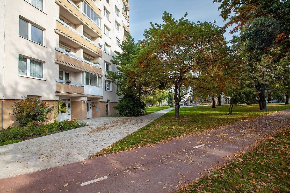 Na prenájom 3-izbový byt v Malackách - 12