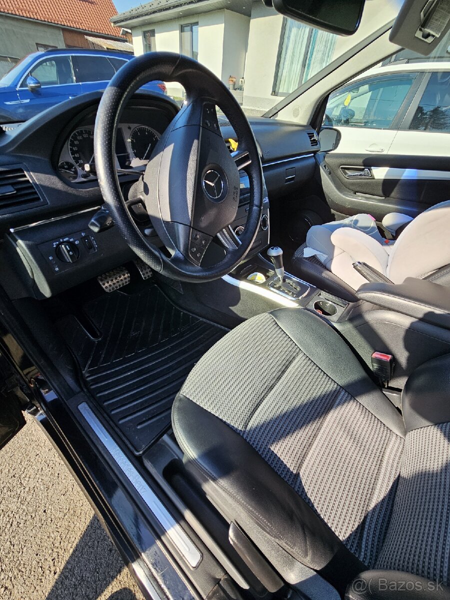 Mercedes Benz B150 - 12