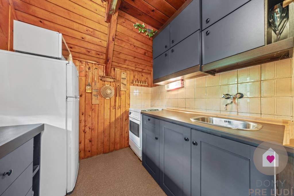 LÁB - PIESKOVŇA - 3 podlažná chata 2 min chôdze od jazera - 12