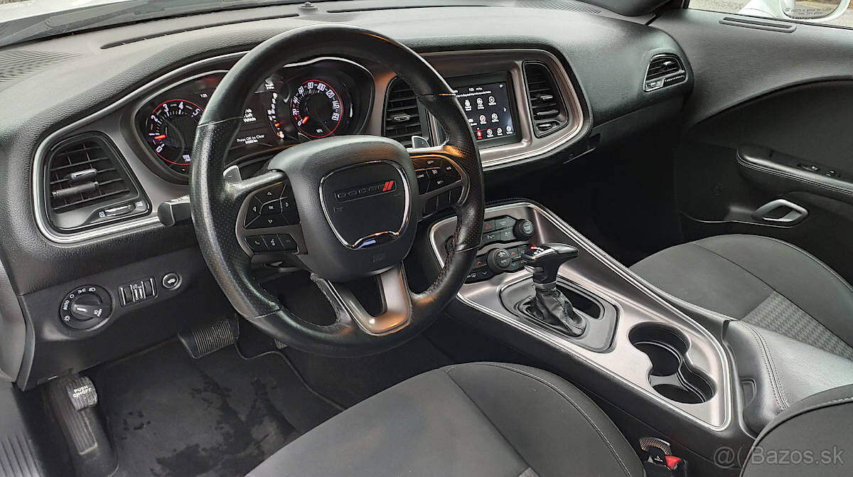 Dodge Challenger R/T - 12