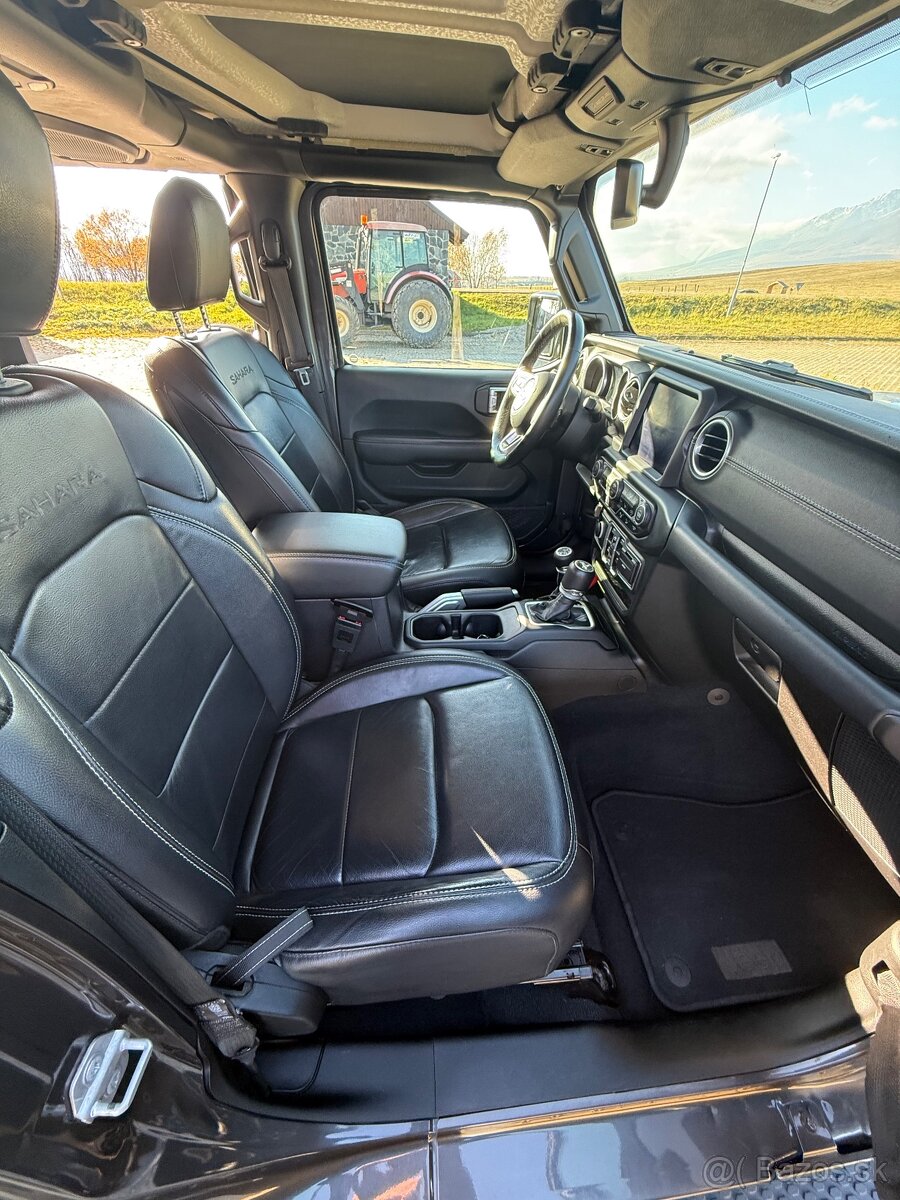 Jeep Wrangler Sahara - 12