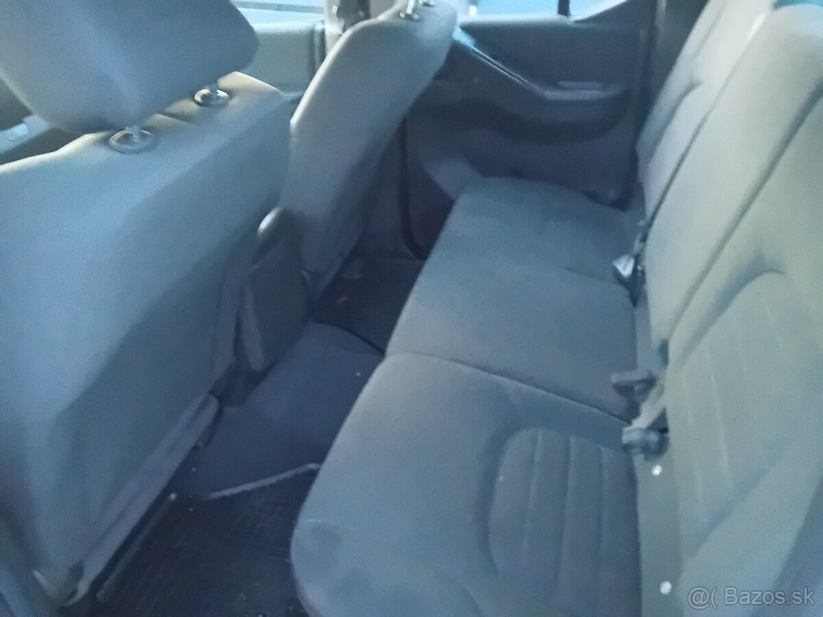 Nissan Navara 2,5 dci 4x4 nová STK a EK - 12