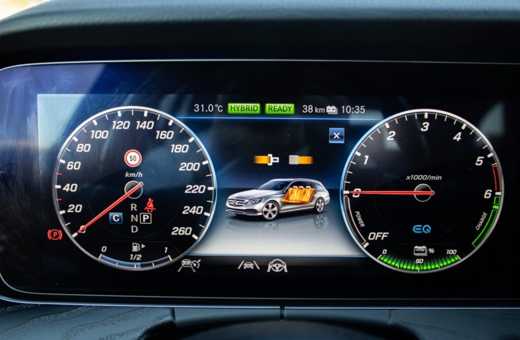 Mercedes Benz E 300 de T Avantgarde (2020) - 12