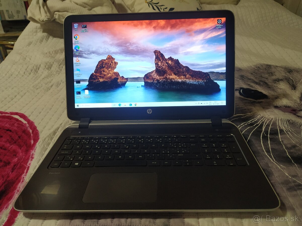 HP. i7. RAM 16 GB. SSD 512 GB. Nová baterka. Nvidia 2+6 GB. - 12