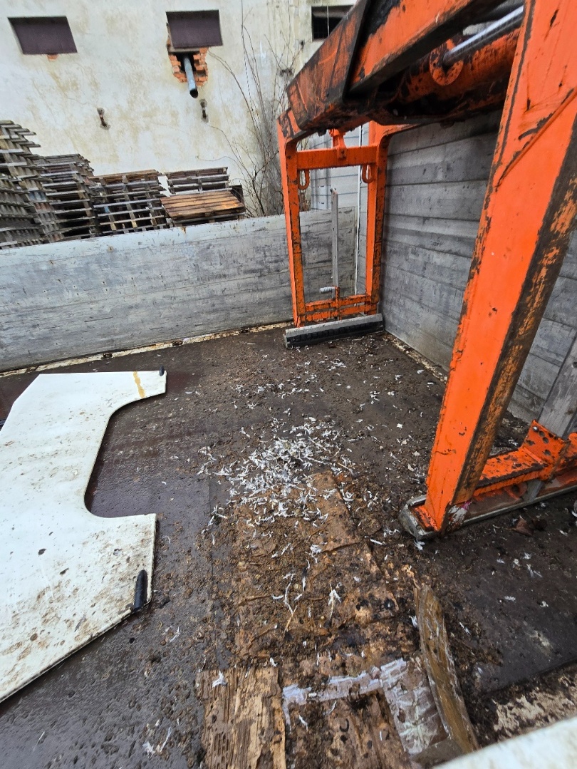 Predám BDF nadstavba + hydraulická ruka ATLAS - 12