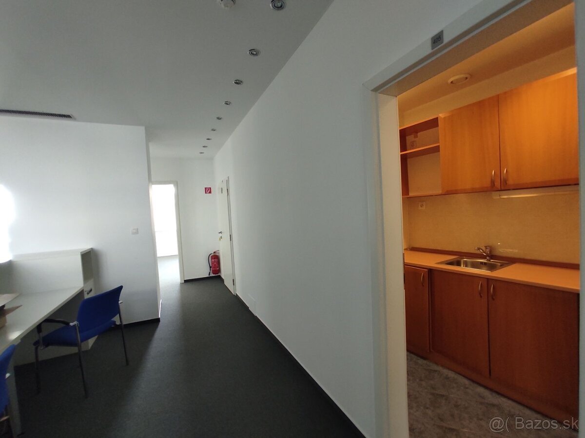 Svetlý kancelársky celok, 330m2, Hurbanovo Námestie/Obchodná - 12