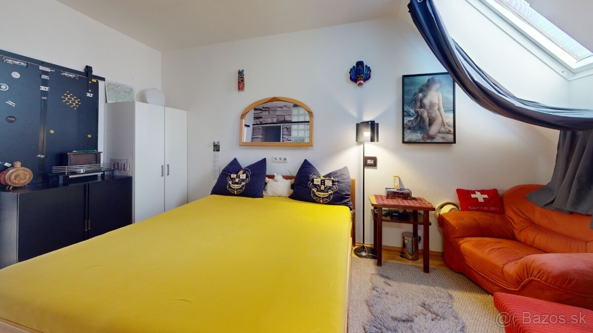 Rodinný dom s výhľadmi na hrad, 3 terasy + 2 polyfunkcie - 12