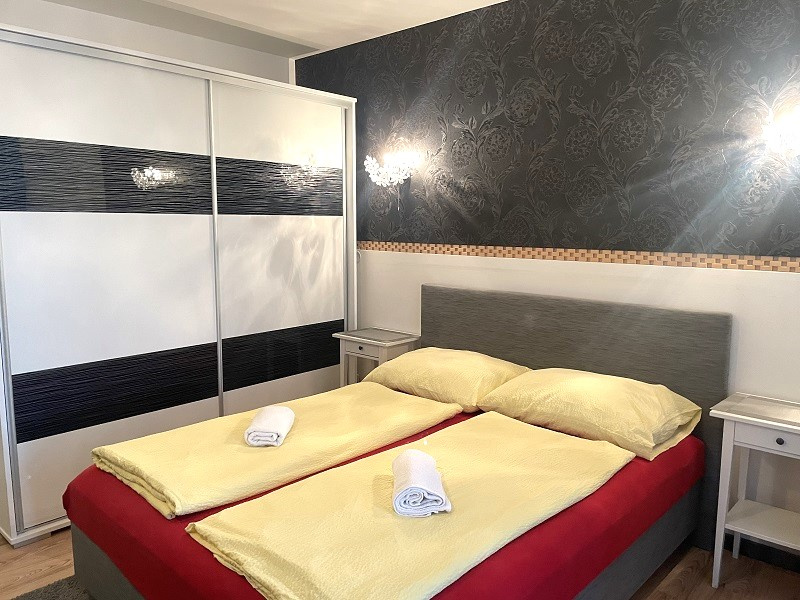 LUXUS v N.Tatrách - 3 apartmány+garáž+chatka+vináreň v BR - 12