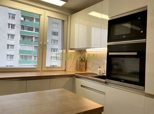 Ponúkame na predaj 3-izbový byt s loggiou a pivnicou – 92 m² - 12