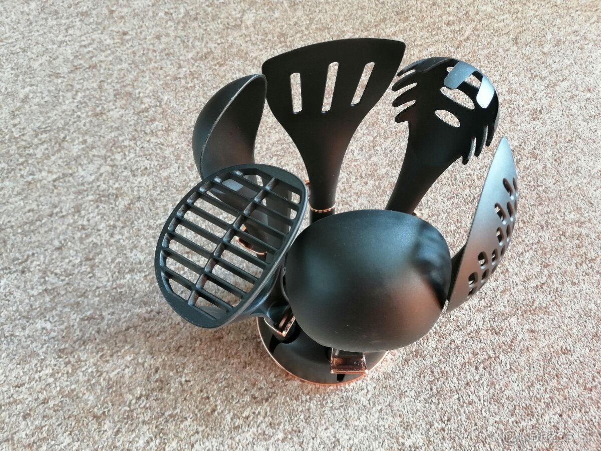 sada kuchynského náradia - 12