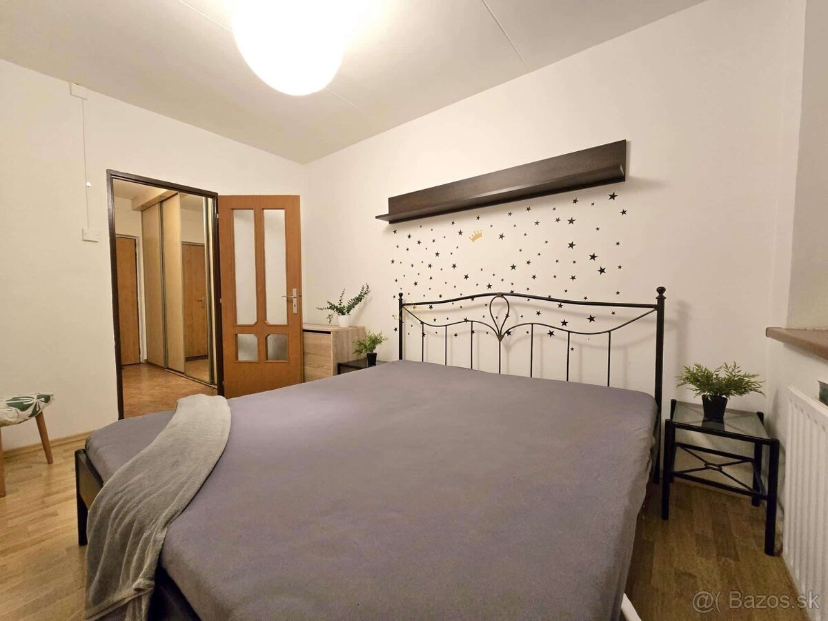Pražský 1,5-izbový byt (42m²) s peknou kuchyňou / Čingovská - 12