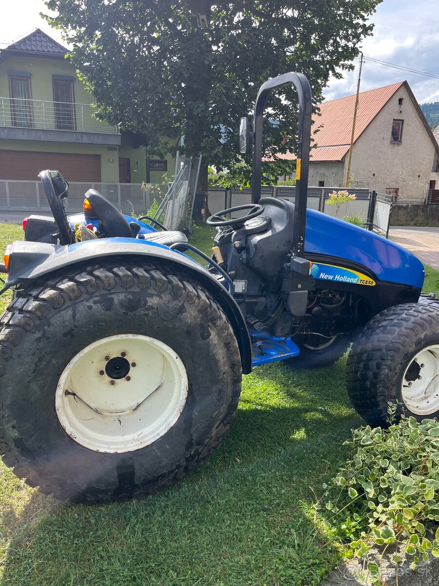 Kompaktný traktor new Holland - 12