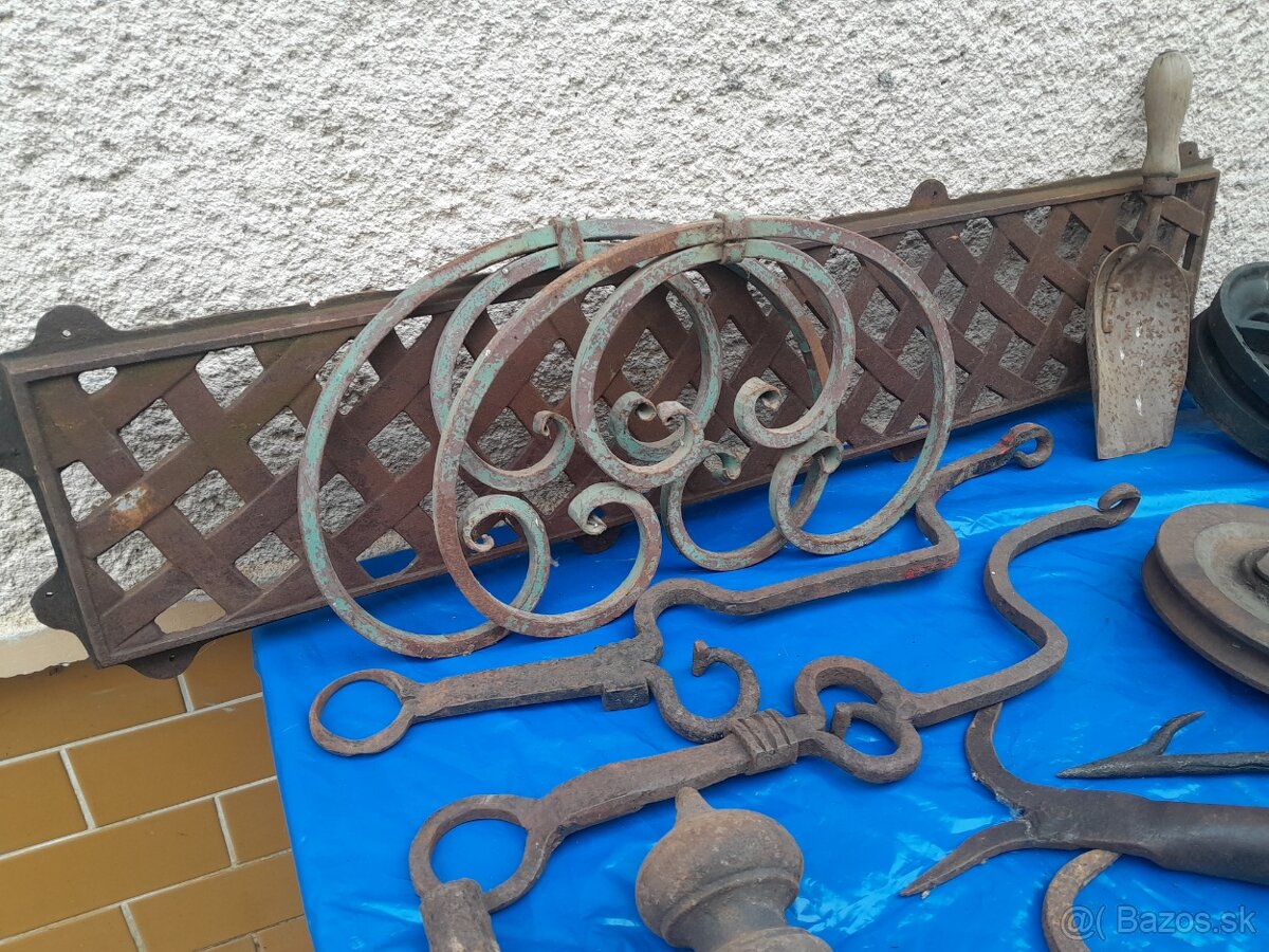Staré historické ,rustikálne, kované náradie a pomôcky. - 12