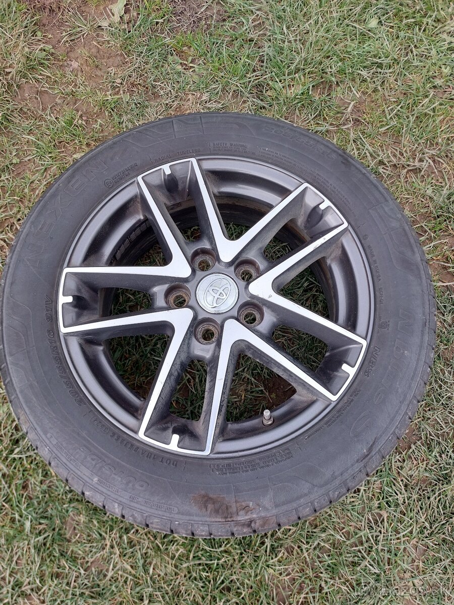 Toyota Auris 1.6 Valvematic Benzín - Plyn - 12