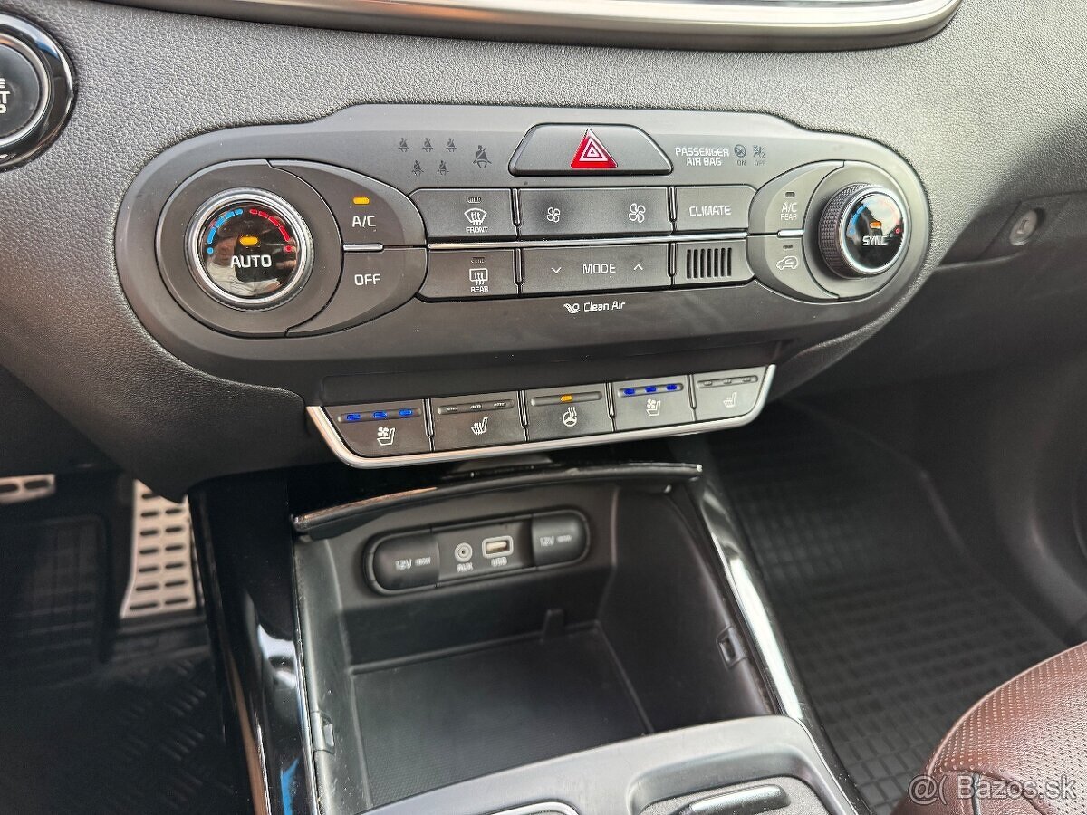 Kia Sorento 2.2 CRDi VGT 4WD 147kw Platinum A/T 7m - 12