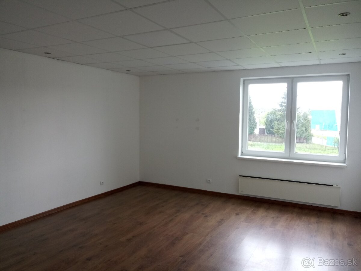 budova pri Tescu - 12