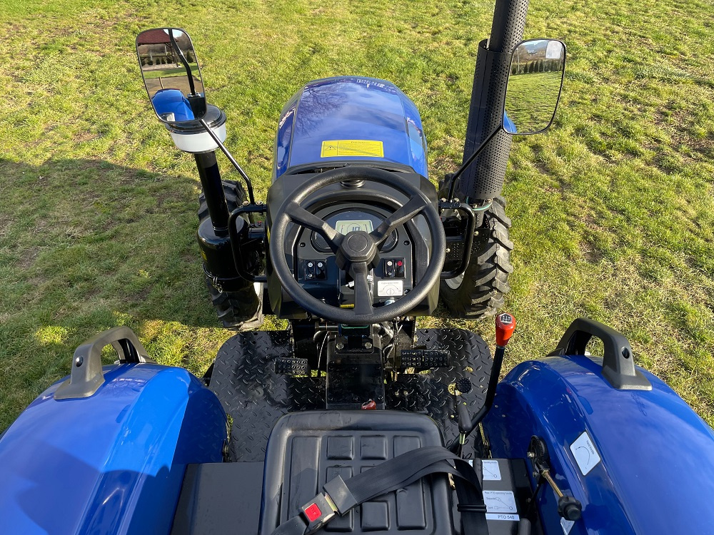 Traktor 504 (50 koní) s pneu 7.50-16/11.2-24 - 12