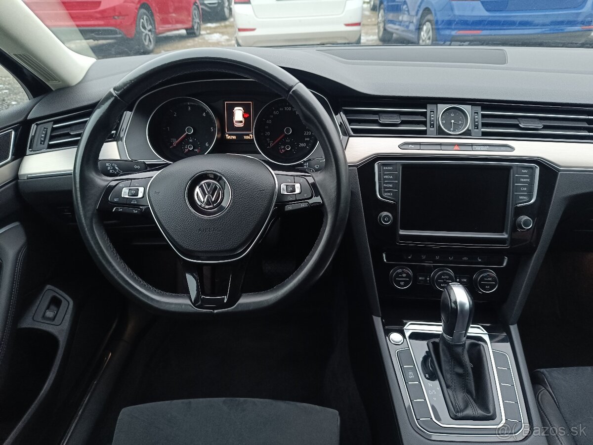VW Passat Variant B8 2,0 TDi DSG 110 kW Highline r.v. 2016 - 12