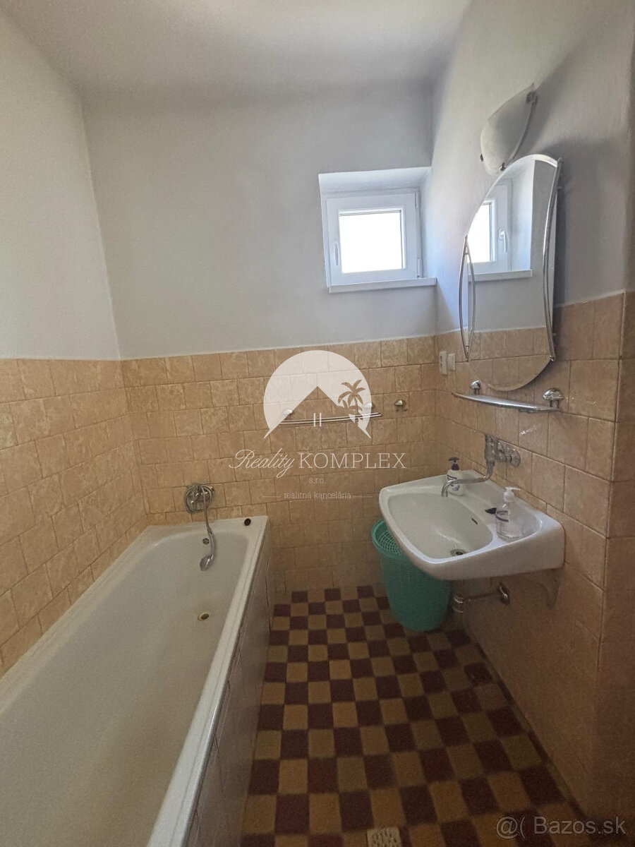 Reality KOMPLEX s.r.o. Vám EXKLUZÍVNE ponúka na predaj rodin - 12