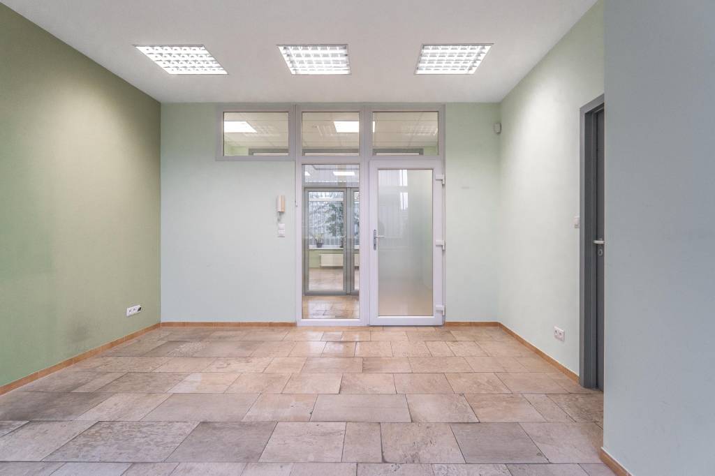 Predaj komerčných / kancelárskych priestorov v Petržalke - 12