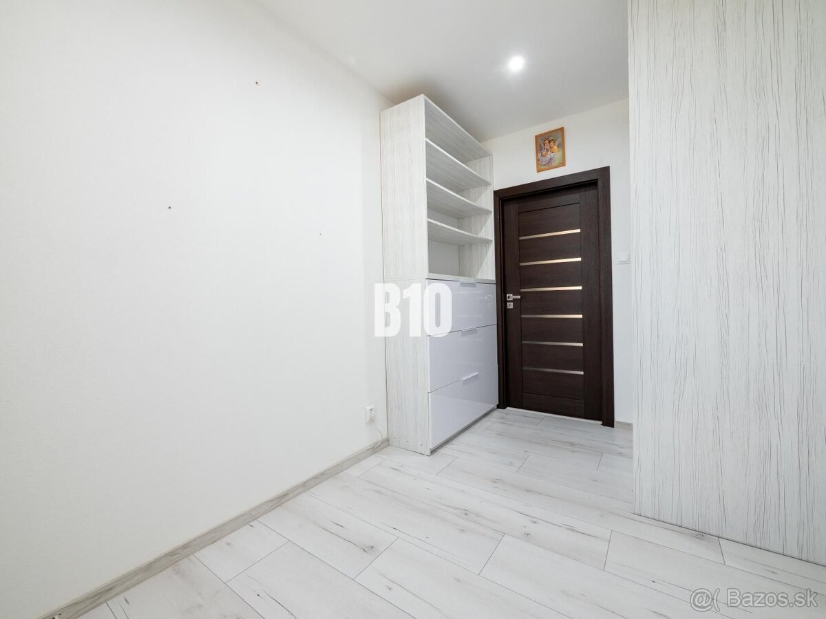 REZERVOVANÉ 2 a pol izbový byt s loggiou - zariadený - 61 m2 - 12