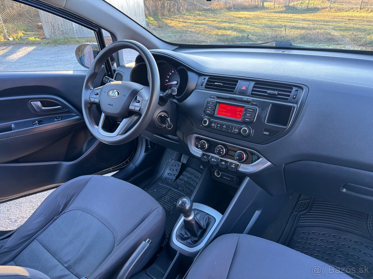 Kia Rio - 12