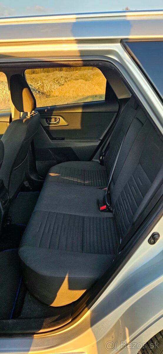 Toyota Auris (facelift model) - 12