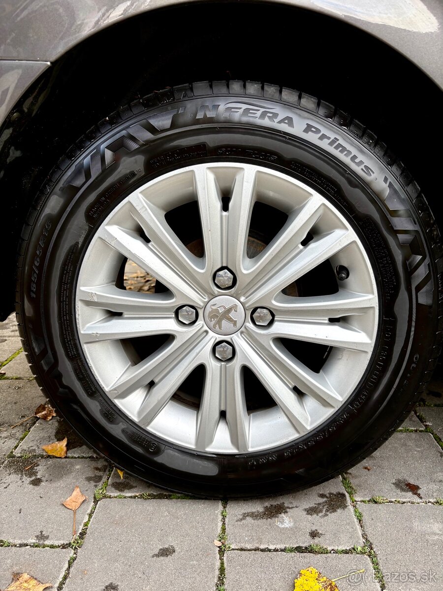 Peugeot 301 Facelift - 12