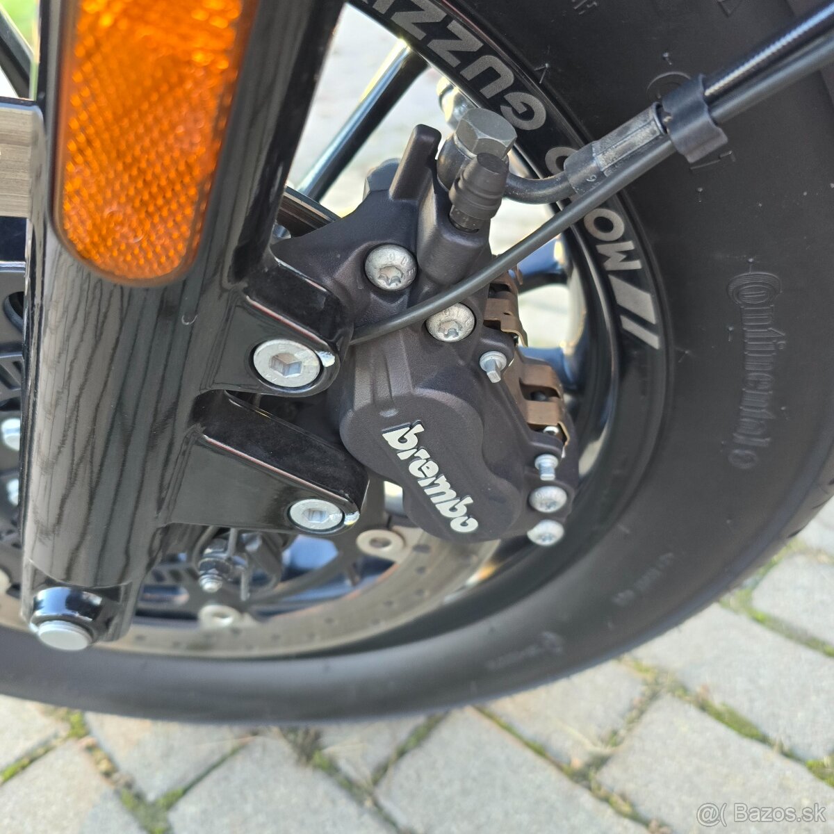 MotoGuzzi V9 Bobber 2018 výfuky Zard + doplnky + tlmiče YSS - 12