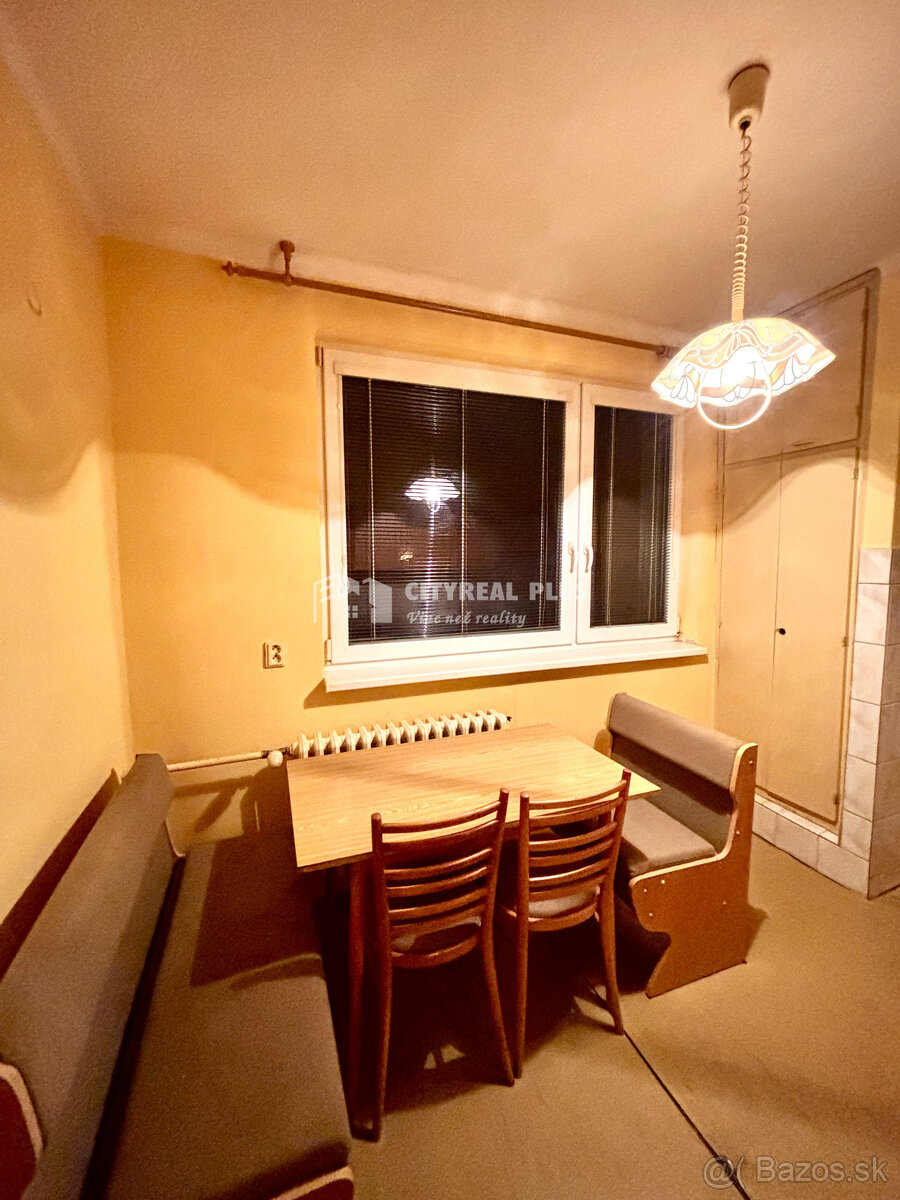 Ponúkame Vám na predaj tehlový 2 izbový byt v centre mesta Š - 12