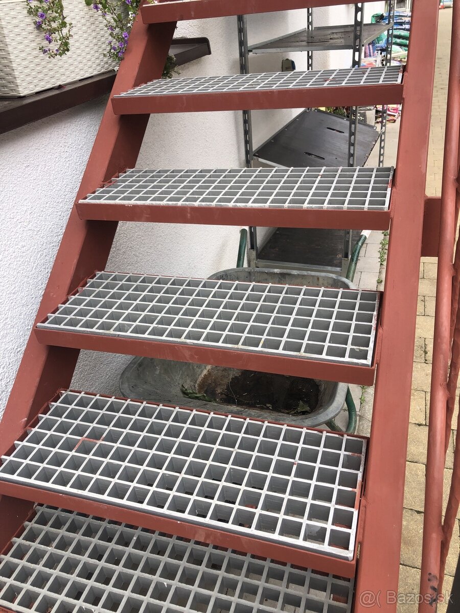 MOLO A KOMPOZITNE ROSTY NA SCHODY - 12