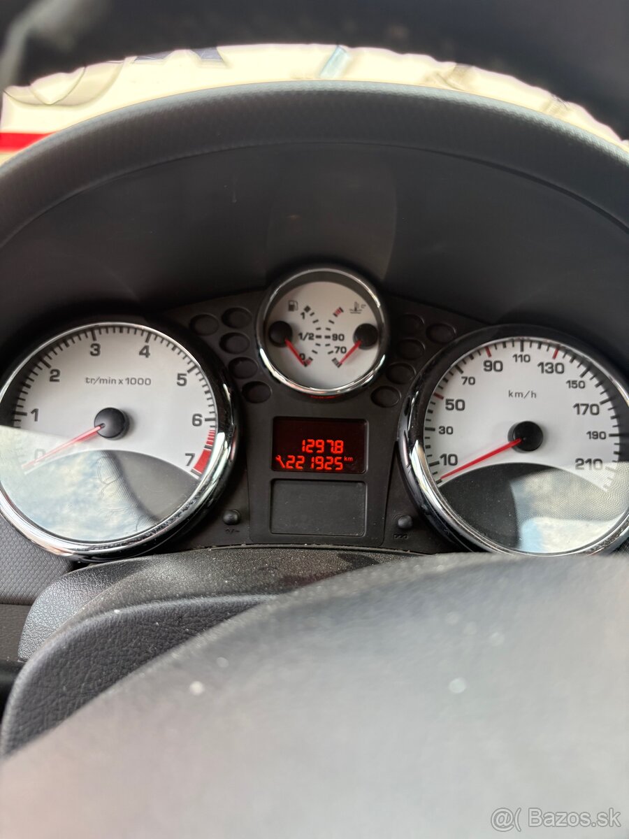 Peugeot 207 - 12