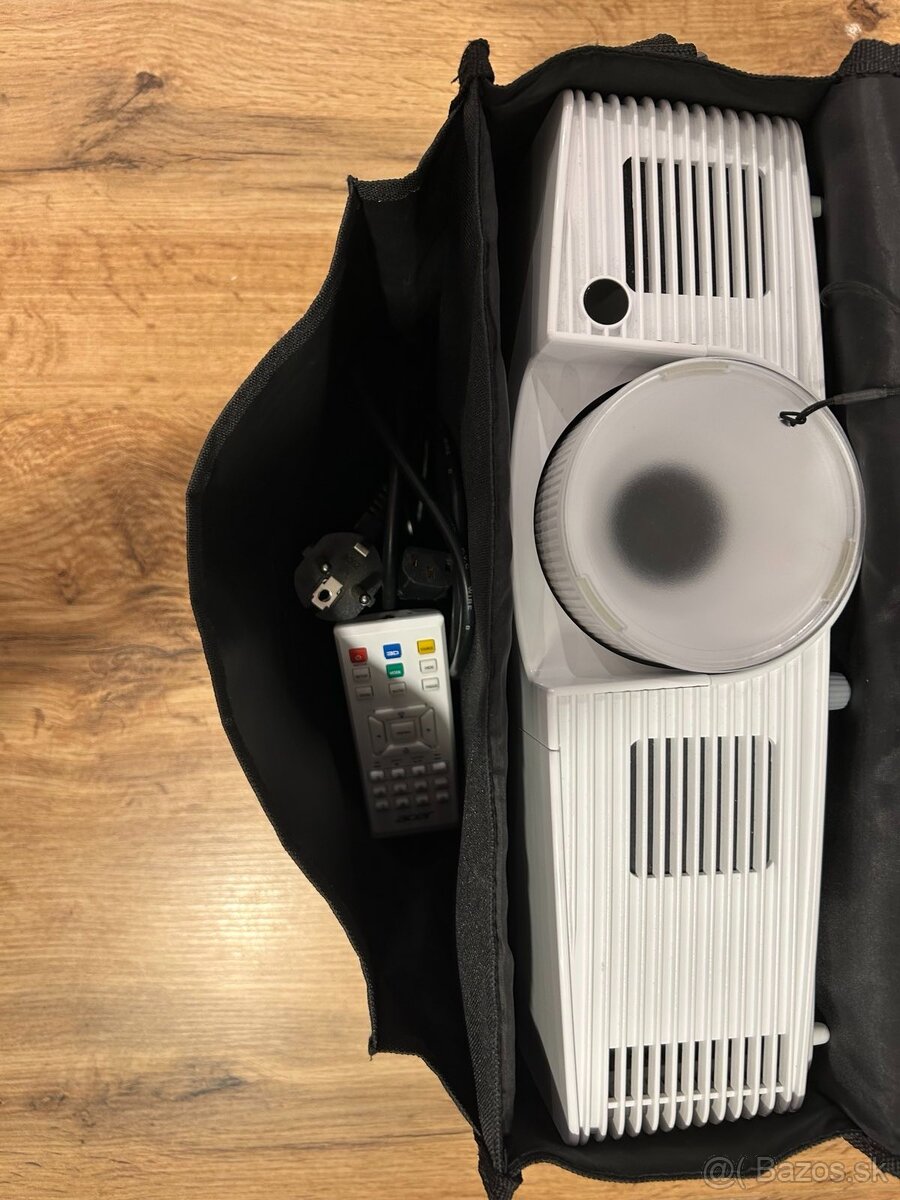 Predám projektor ACER H6517ABD - 12