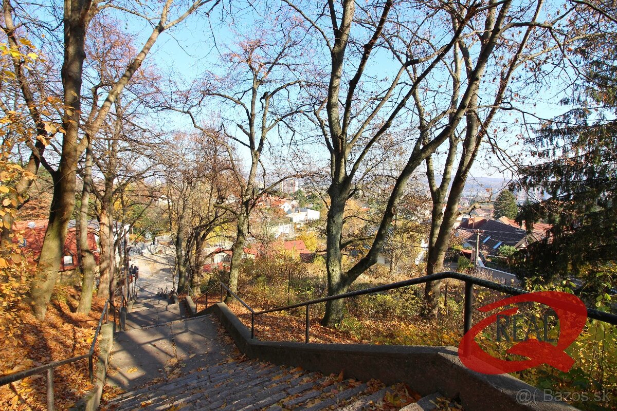 POZEMOK SO STAVEBNÝM POVOLENÍM V TICHEJ ČASTI DÚBRAVKY - 12