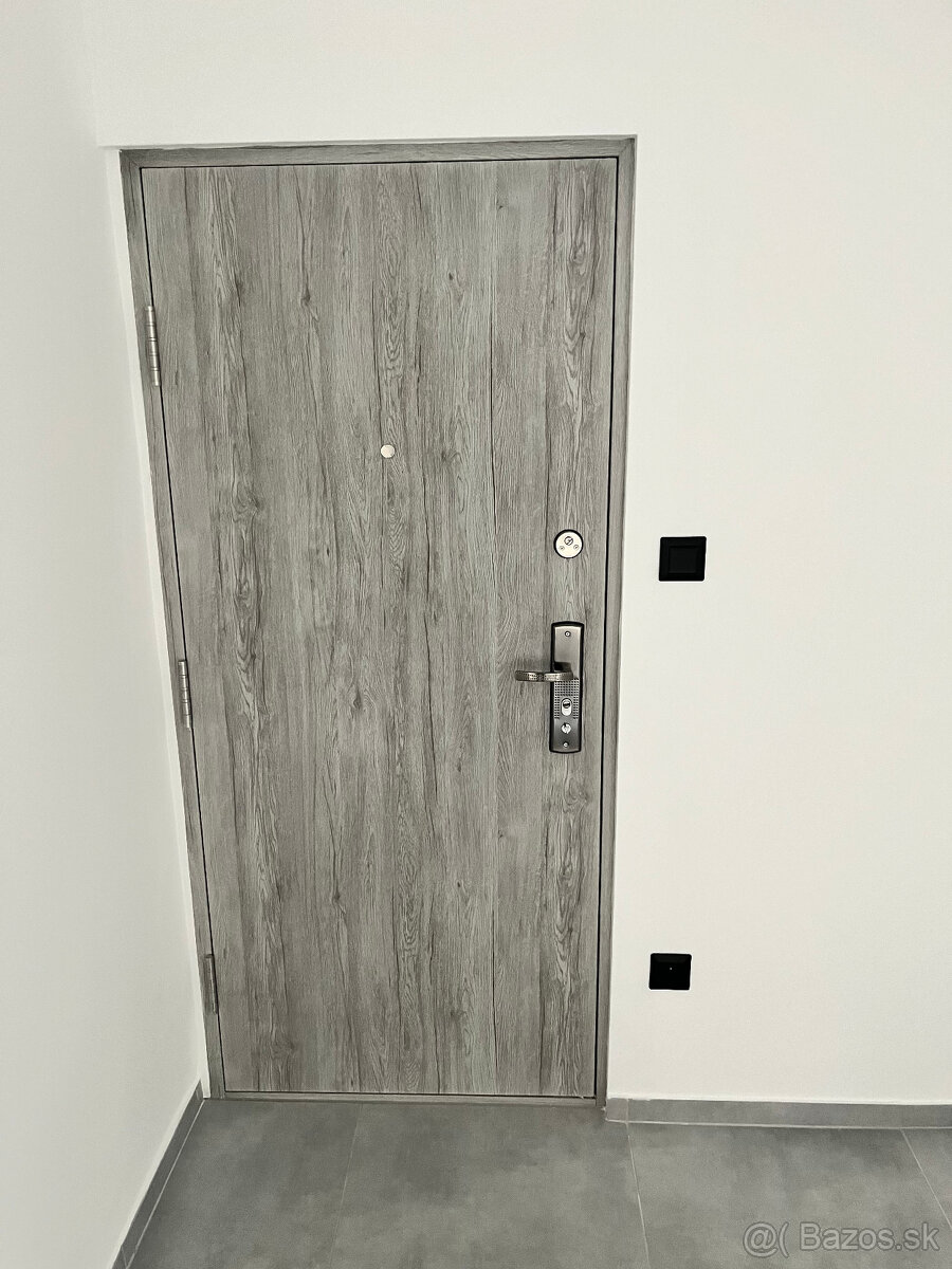 Priestranný zrekonštruovaný 3-izbový byt v Dunajskej Strede - 12