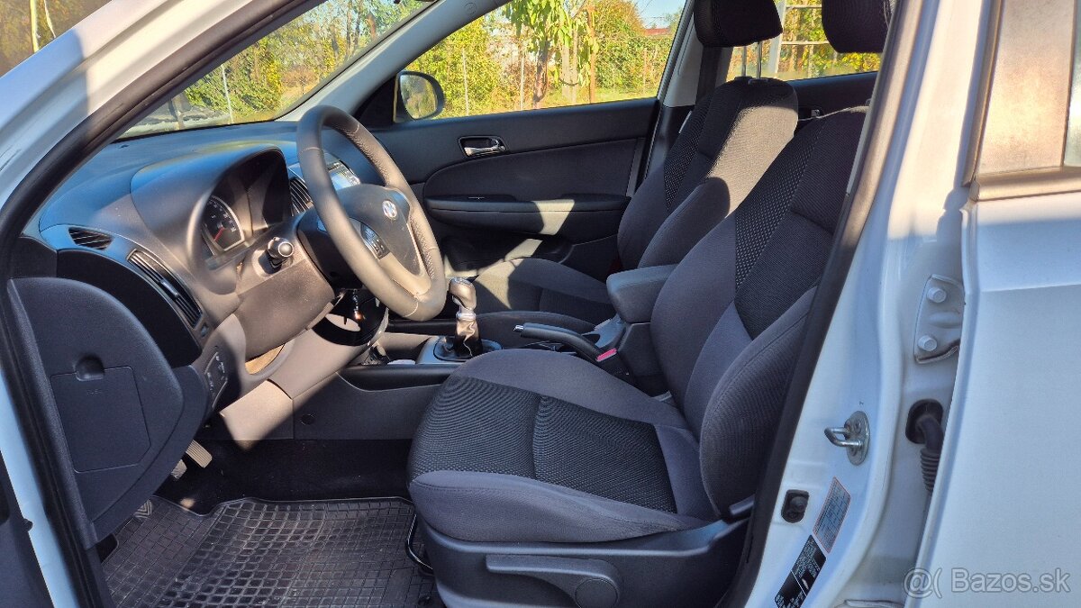 Hyundai i30 cw , kupované v SR, nízky najazd KM - 12