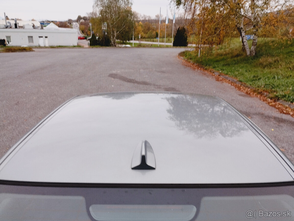 BMW E90 325i 6A/T xDrive (2008) - 12