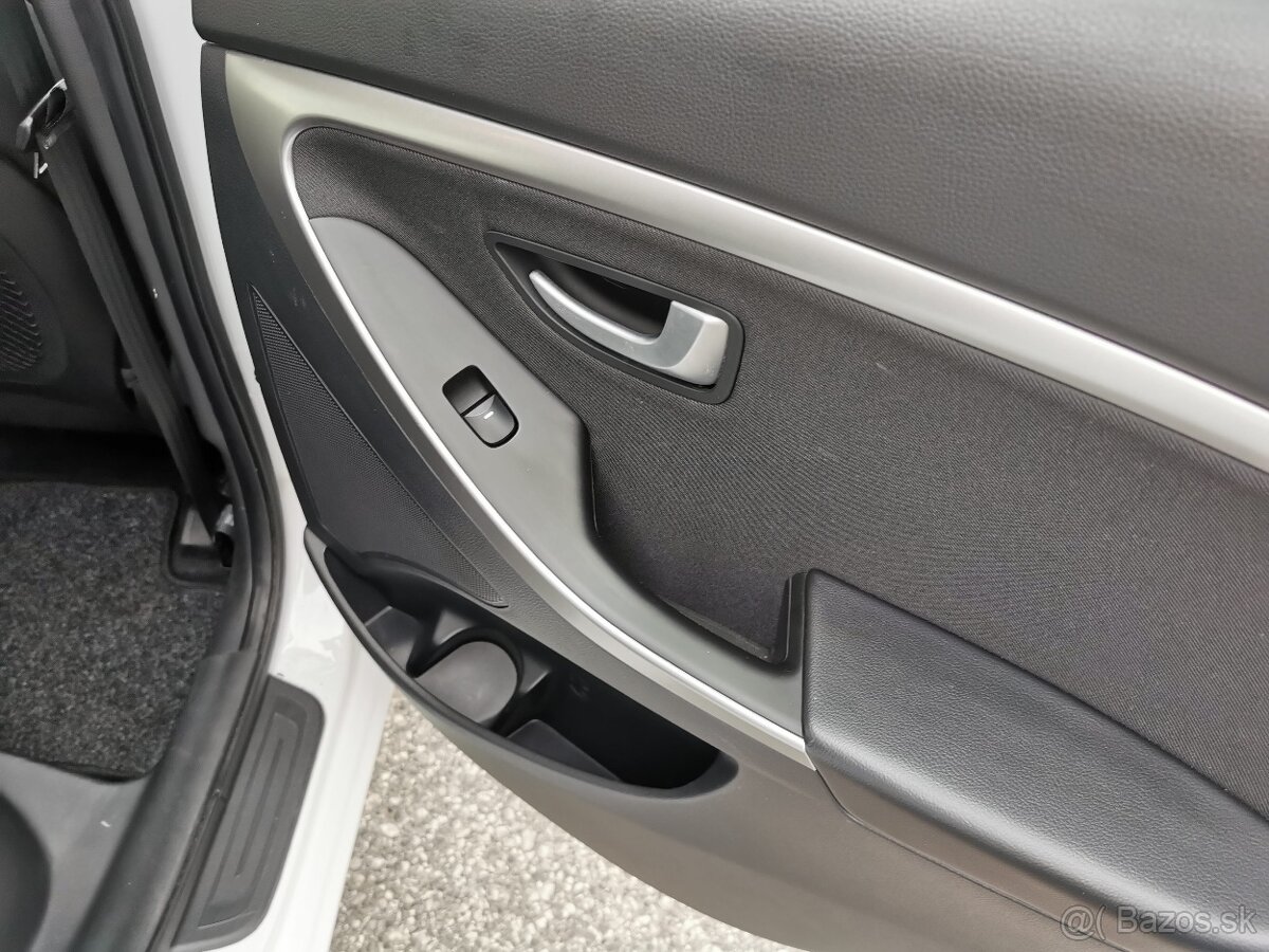 Predám Hyundai i30 1,4i MPI DOHC CVVT Family - 12