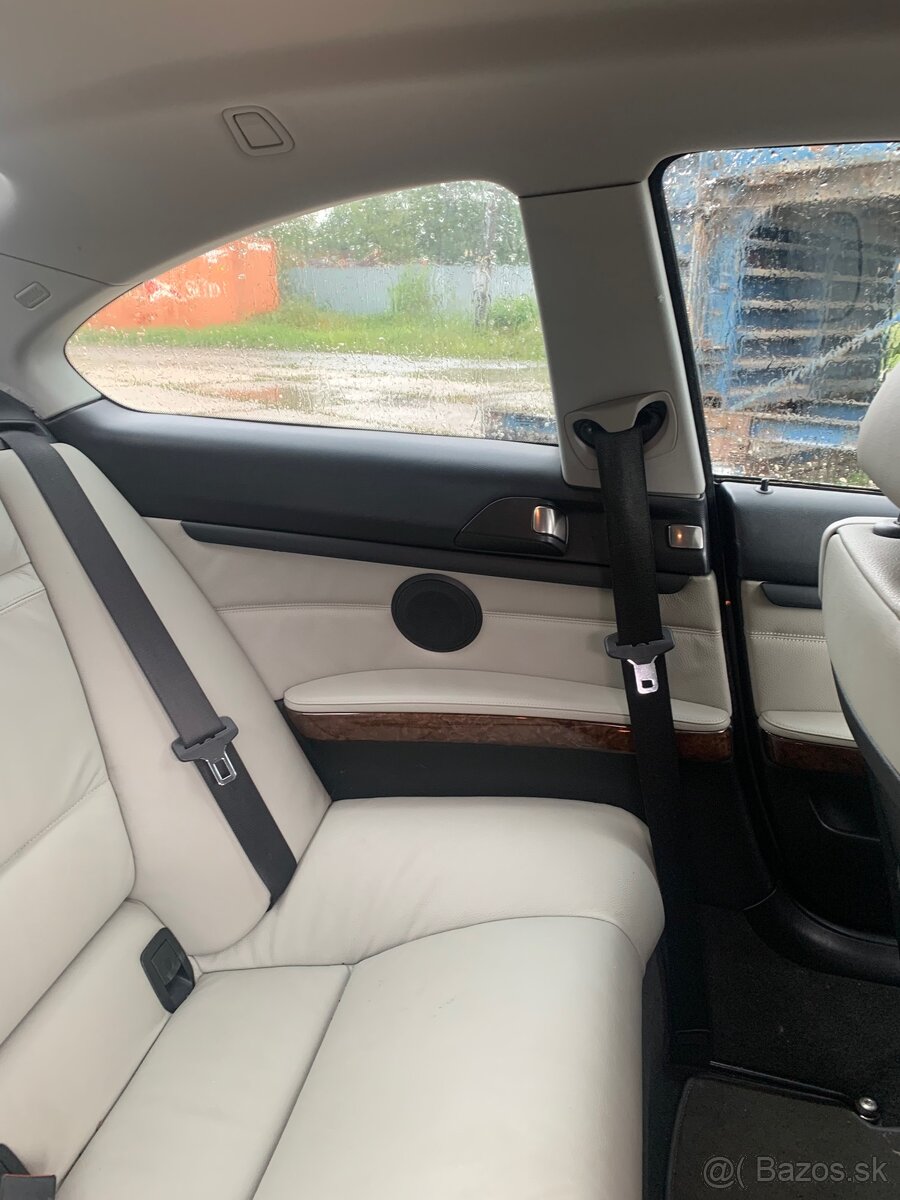 Biely interiér BMW e92 - 12