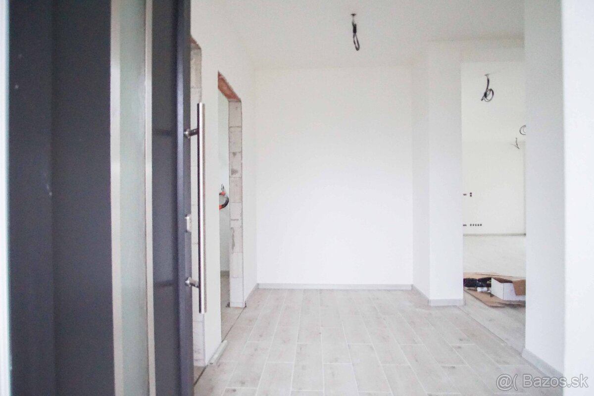 4-izbová novostavba rodinného domu s terasou, Nesvady, 540m2 - 12