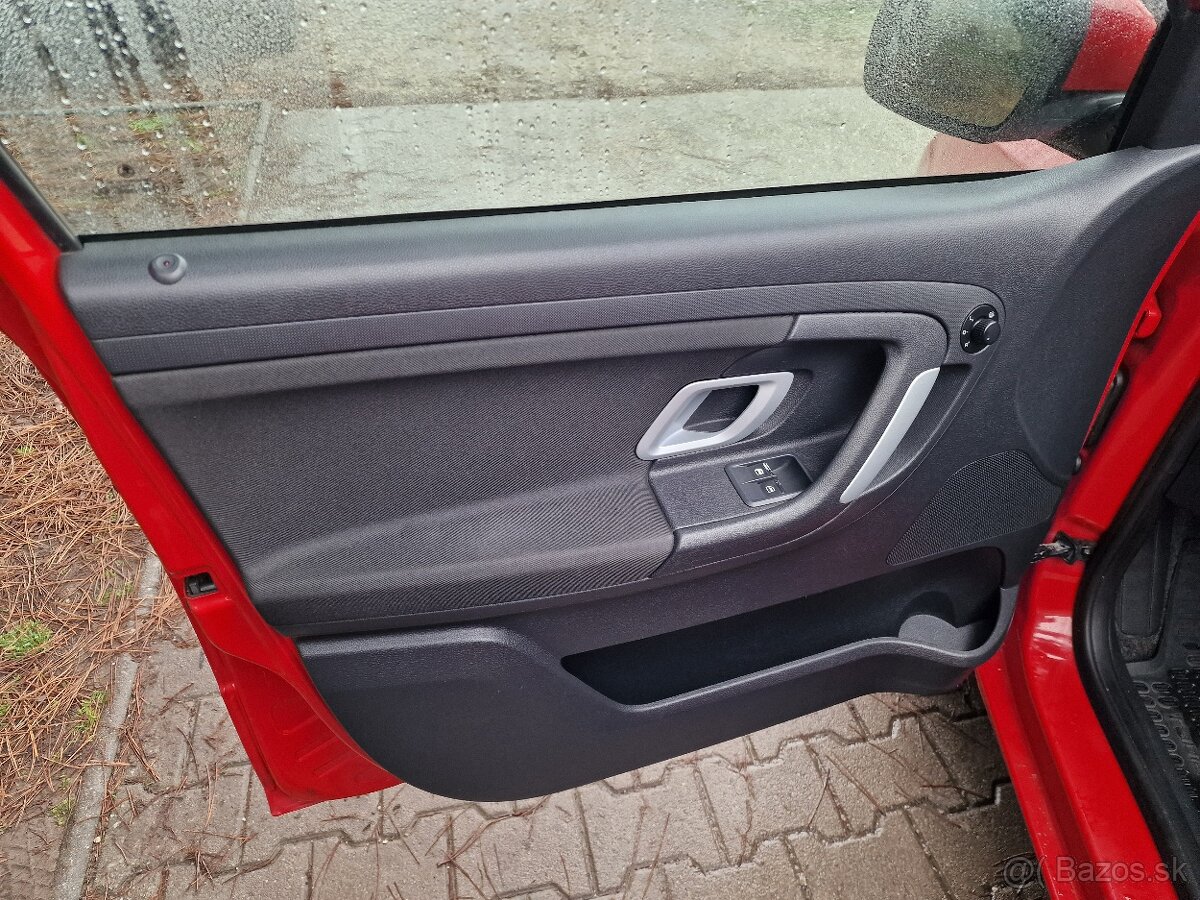 Škoda Fabia II 1.2 HTP 60k Ambiente ICE M5 (benzín) - 12