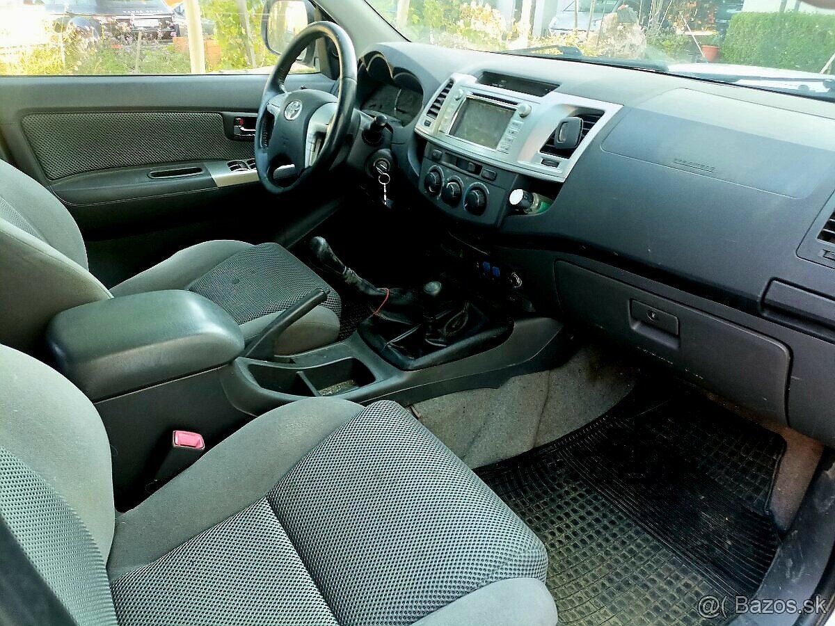 TOYOTA HILUX 2.5DI-D - PREDAJ AJ NA SPLÁTKY - 12